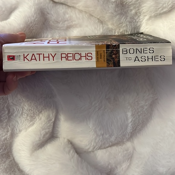 2/$12 Paperback - Bones to Ashes by Kathy Reichs - Picture 4 of 6